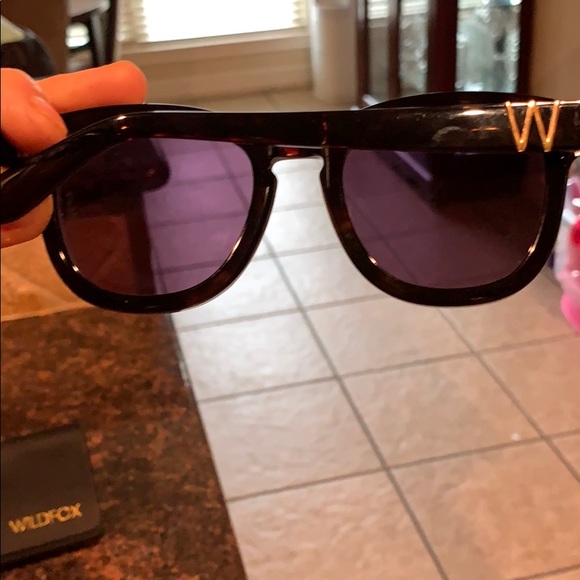 Wildfox Classic Tortishell sunglasses- - Picture 3 of 4